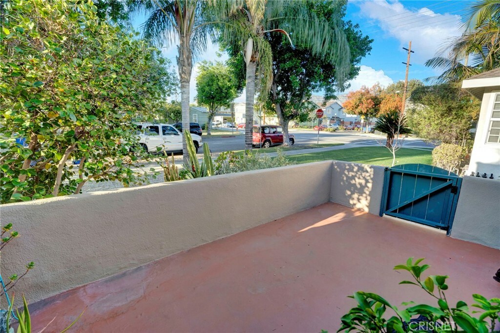 Property Photo:  206 W Elmwood Avenue  CA 91502 