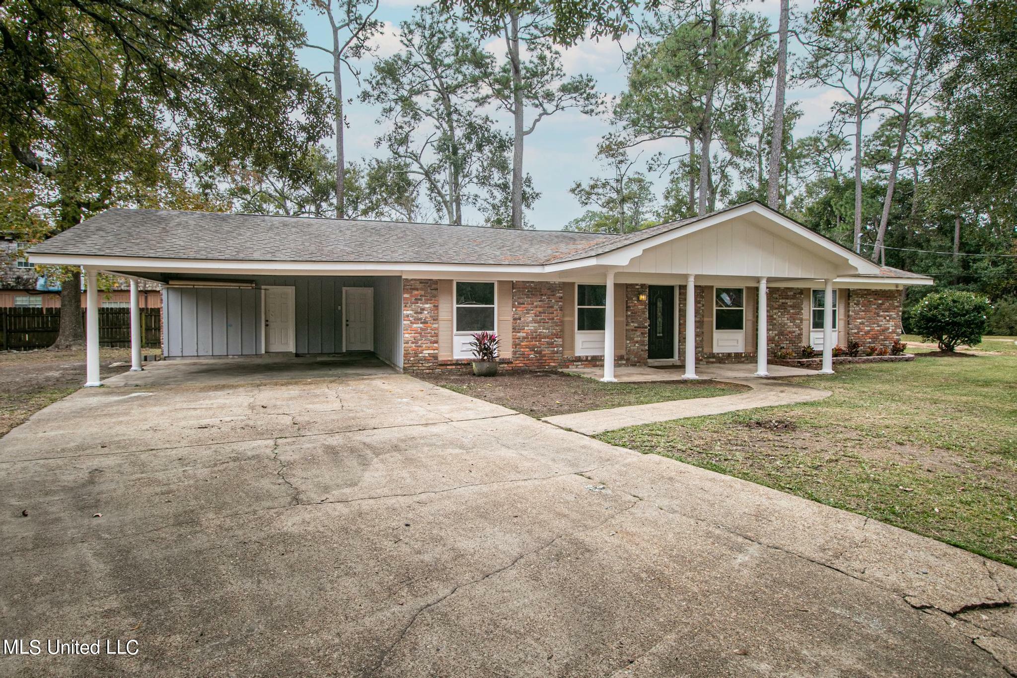 Property Photo:  202 Ravens Court  MS 39564 