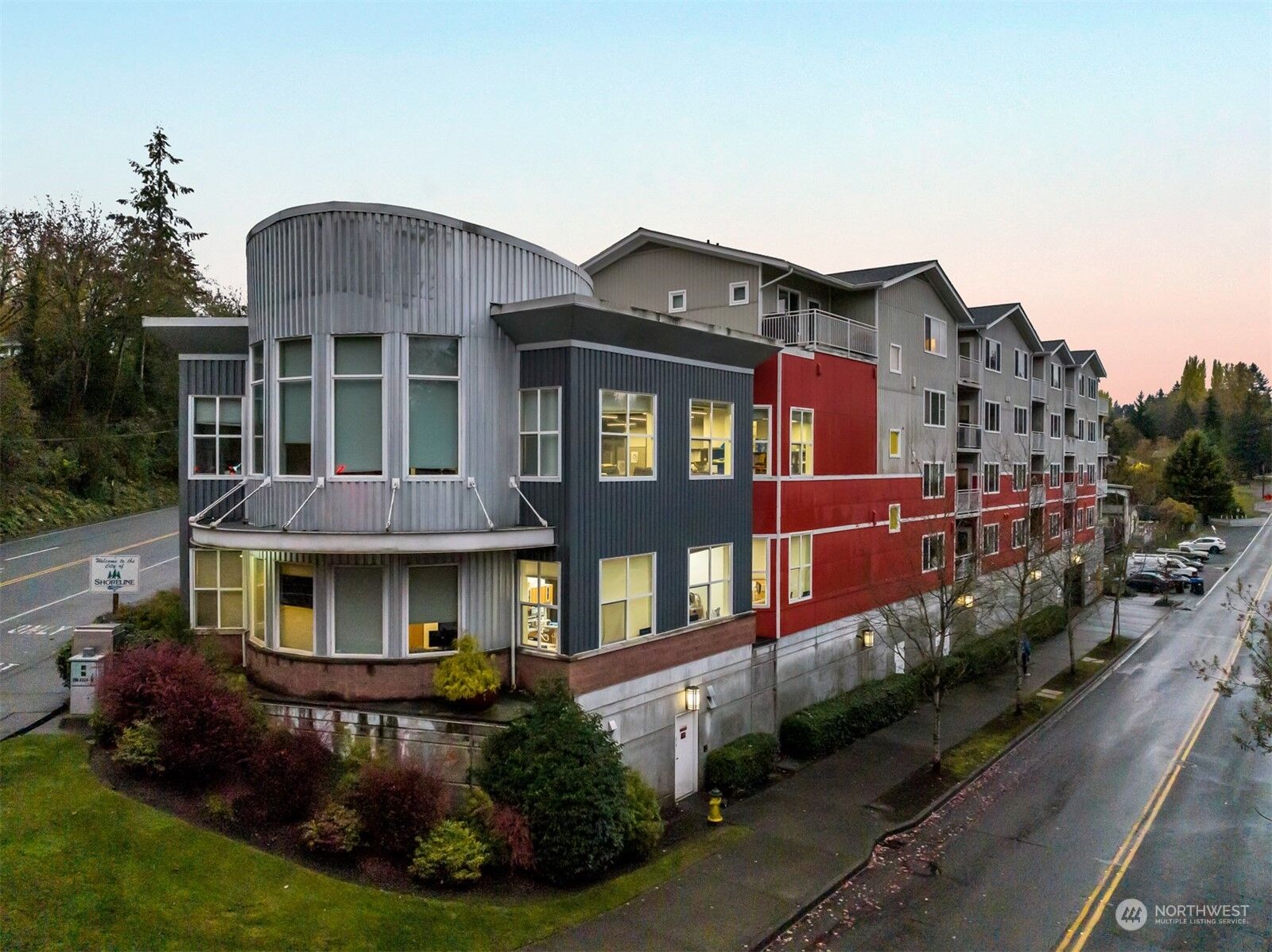 Property Photo:  19500 Ballinger Way NE 206  WA 98155 