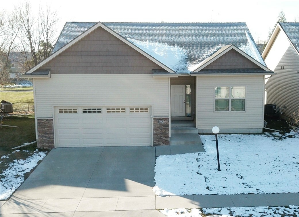 Property Photo:  835 SE Delaware Avenue  IA 50021 