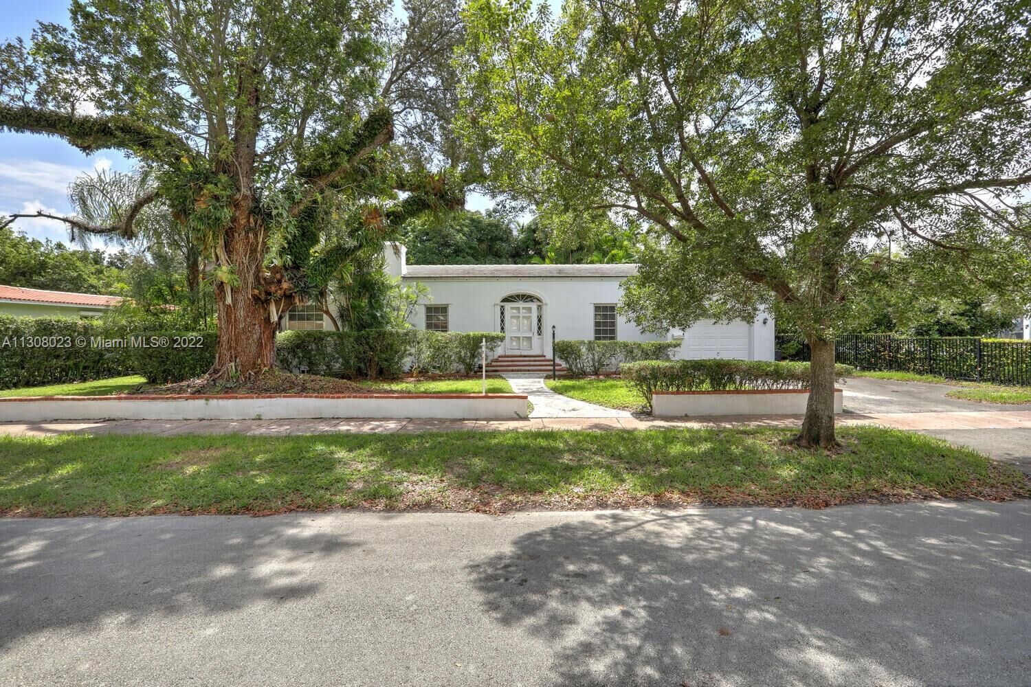 Property Photo: 932 Roderigo Ave FL 33134