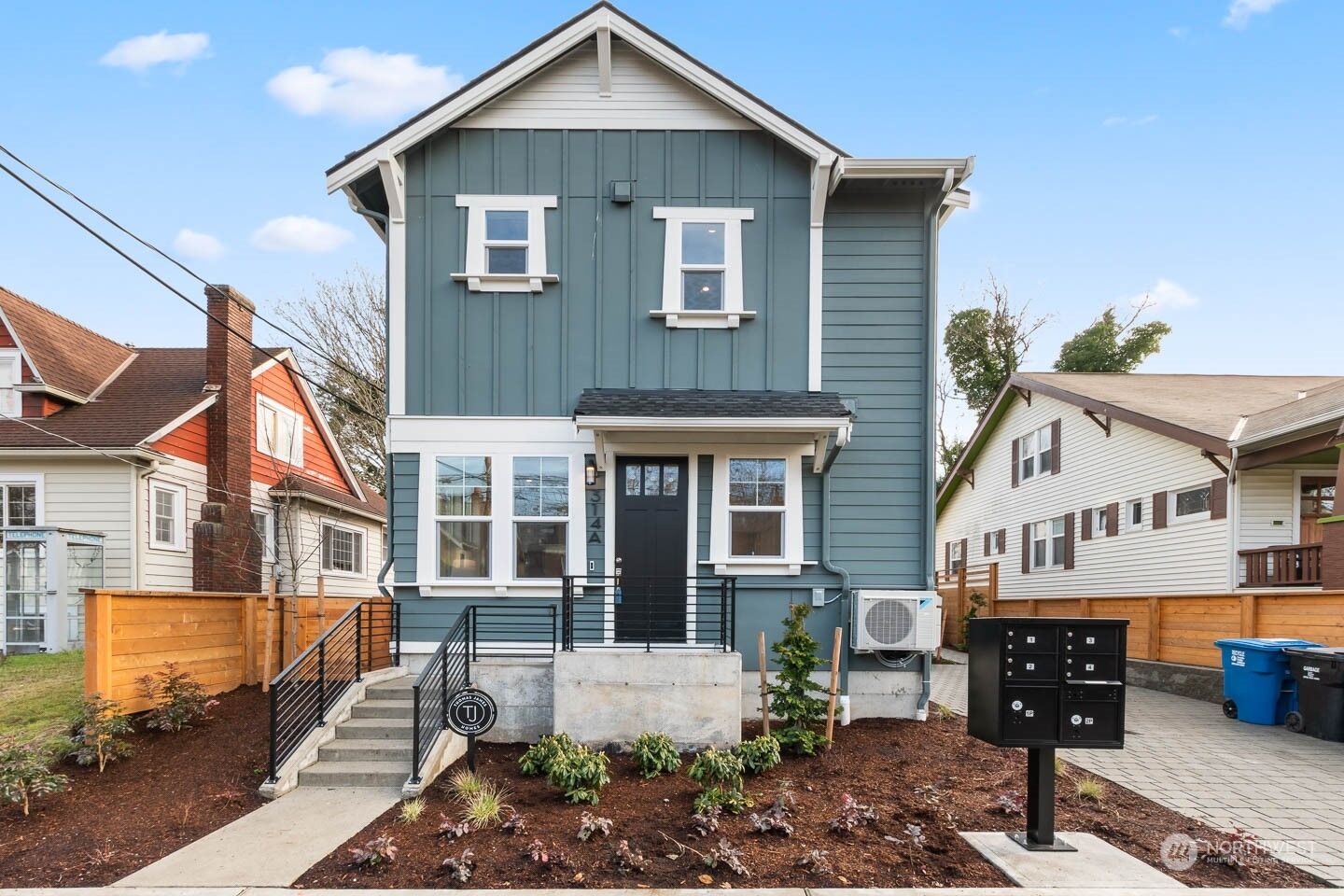 Property Photo:  314 A 26th Avenue  WA 98122 