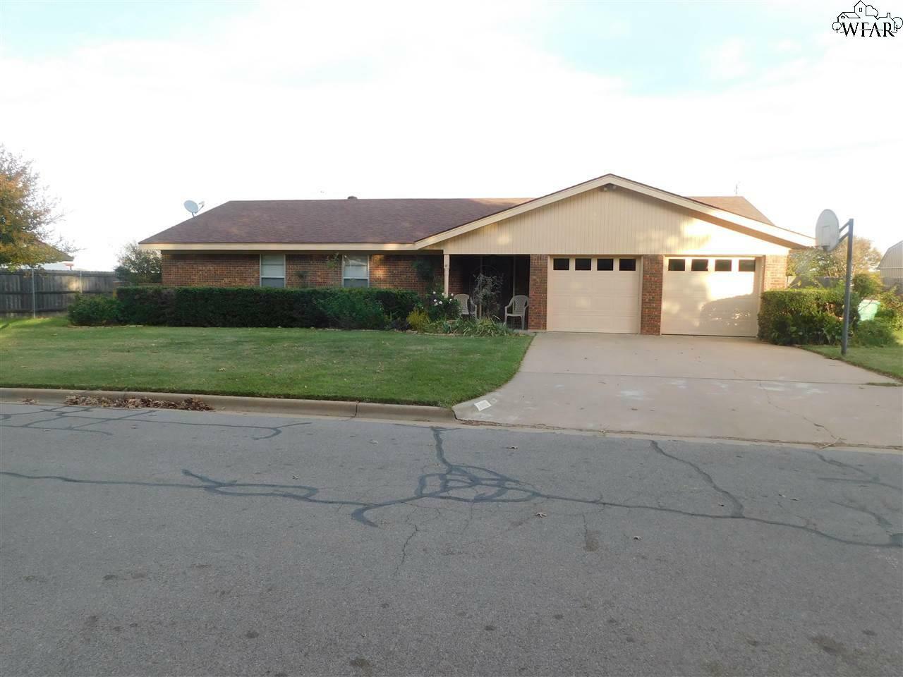 Property Photo: 1003 Mimosa Street TX 76354