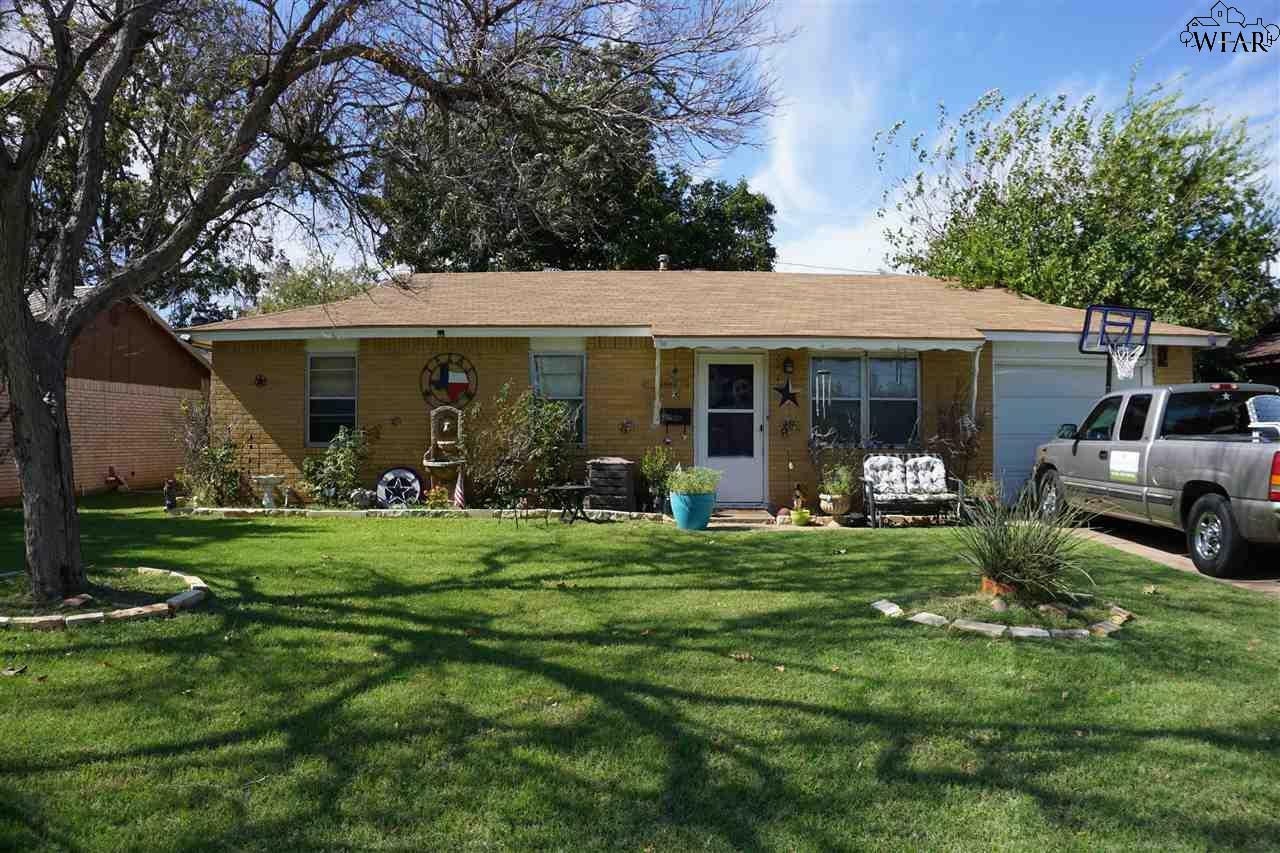 Property Photo: 1704 Las Vegas Trail TX 76306