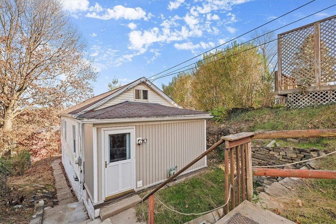 Property Photo:  210 Vine St  PA 15120 