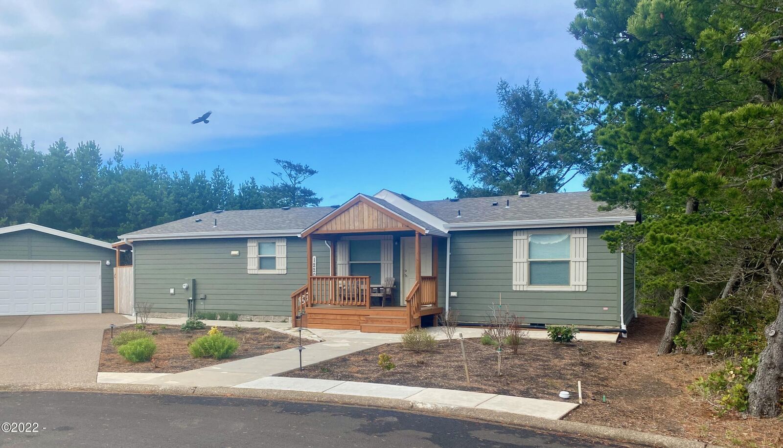 Property Photo: 1220 SW Sailfish Loop OR 97394