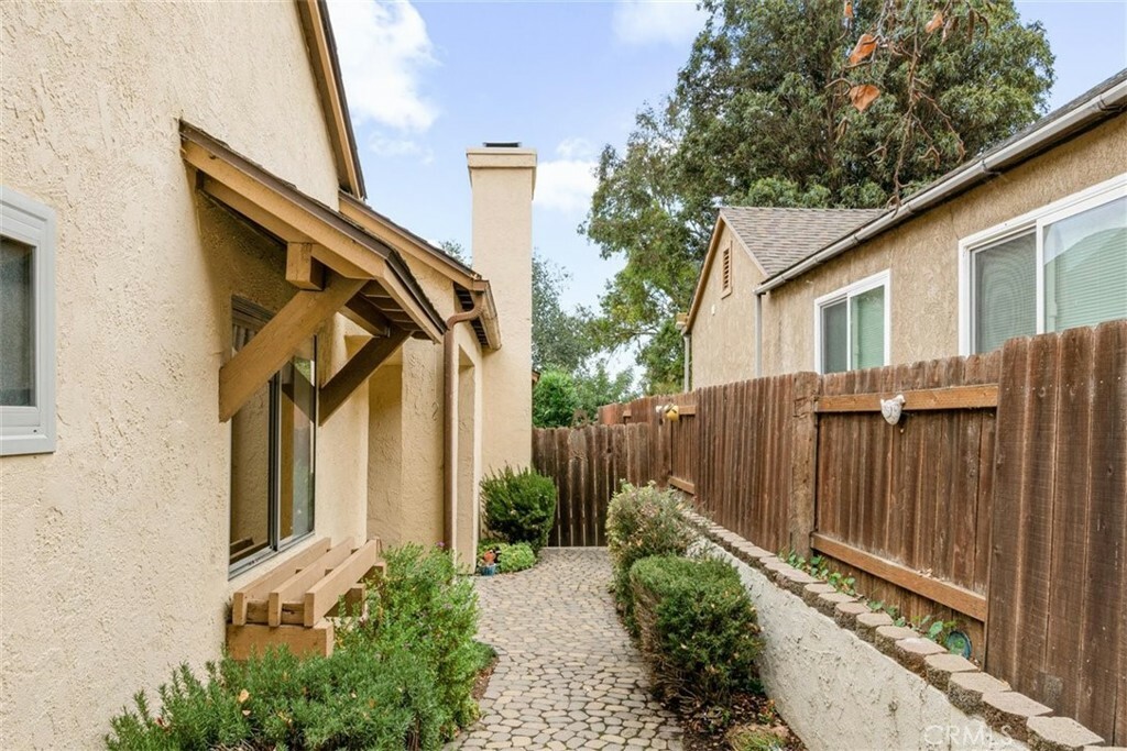 Property Photo:  1225 Descanso Street  CA 93405 