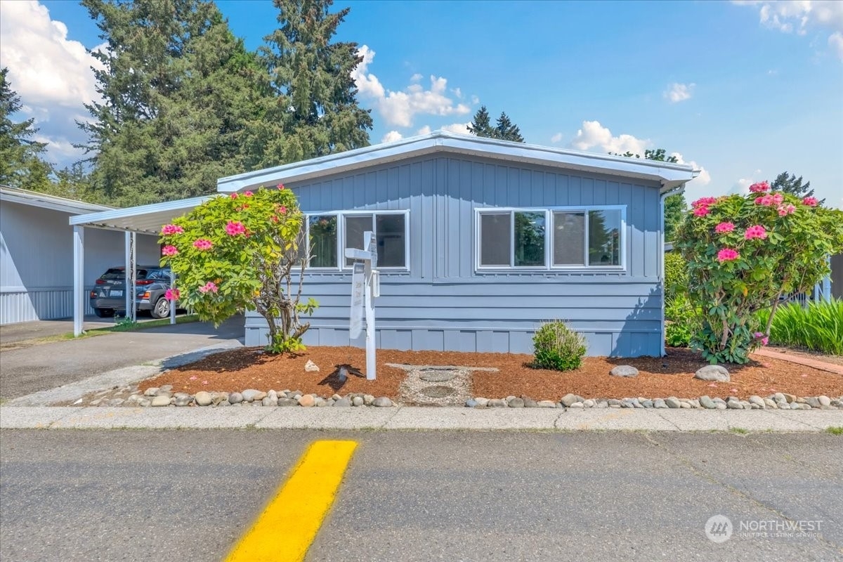 Property Photo:  18425 NE 95th Street 173  WA 98052 