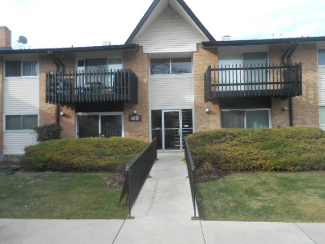 Property Photo:  19 Kingery Quarter 107B  IL 60527 