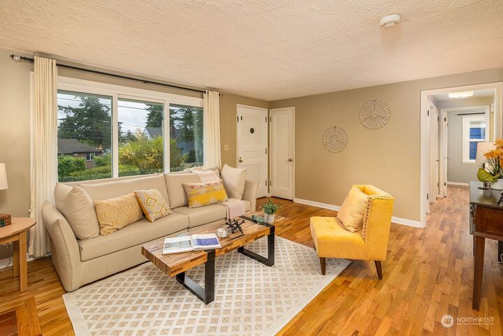 Property Photo: 13709 1st Avenue NE WA 98125