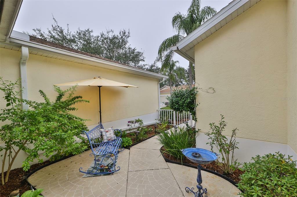 Property Photo:  2410 Nantucket Drive 55  FL 33573 