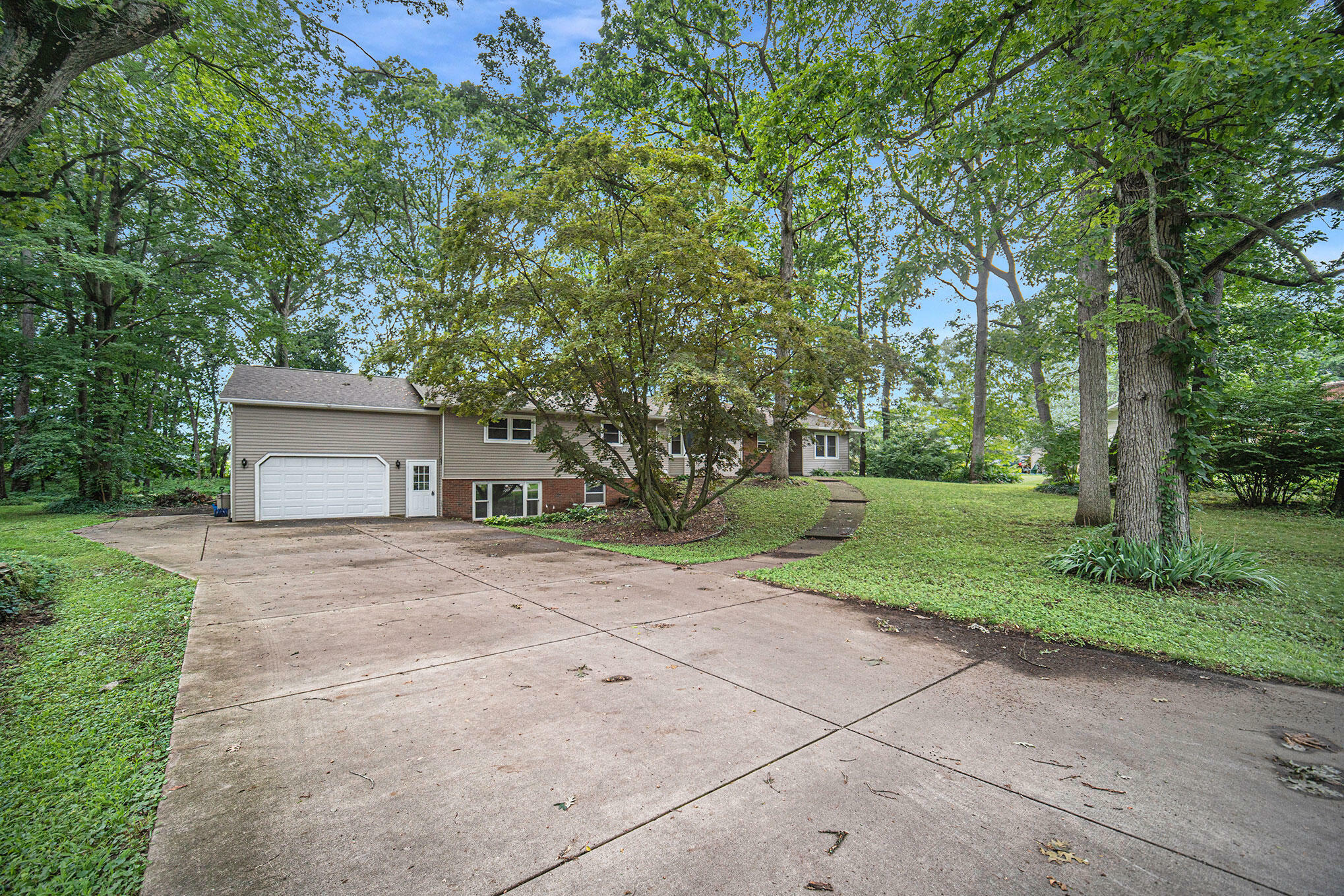 Property Photo:  170 Burr Oak Drive  MI 49283 