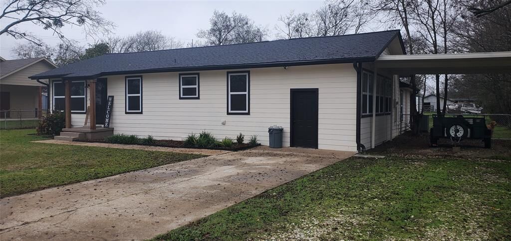 Property Photo: 102 Gunter Street TX 75169