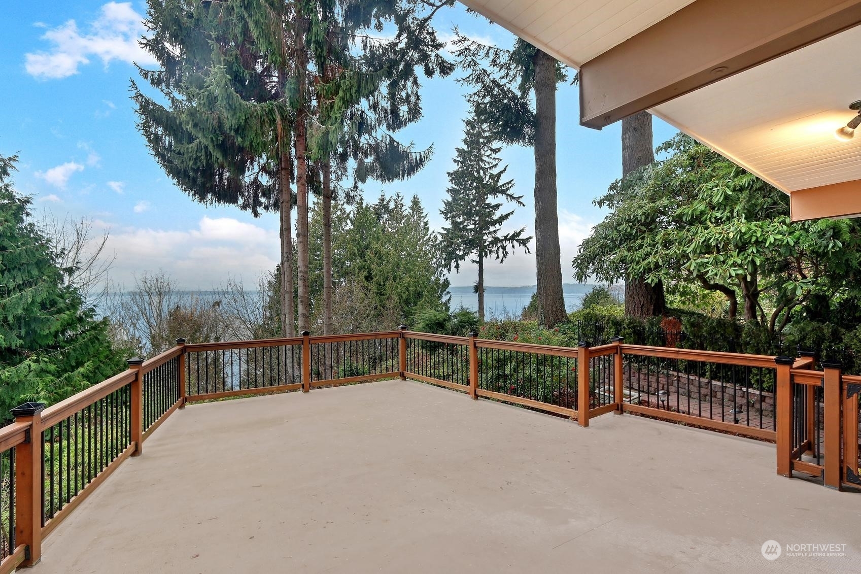Property Photo:  15920 72nd Avenue W  WA 98026 