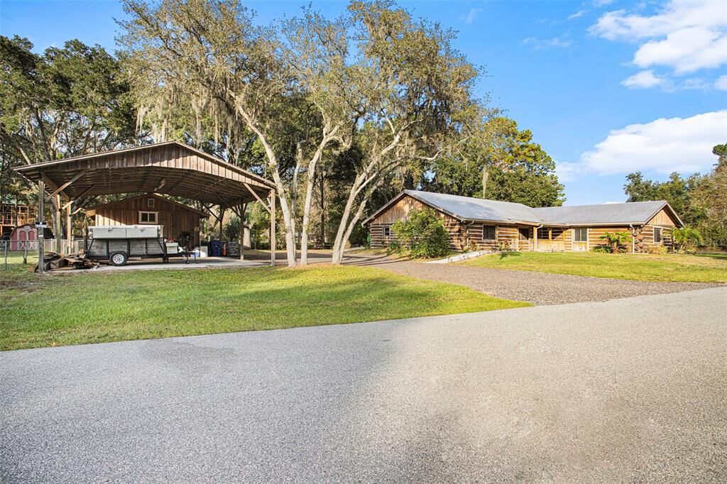 Property Photo: 4750 Cr 309B FL 33538