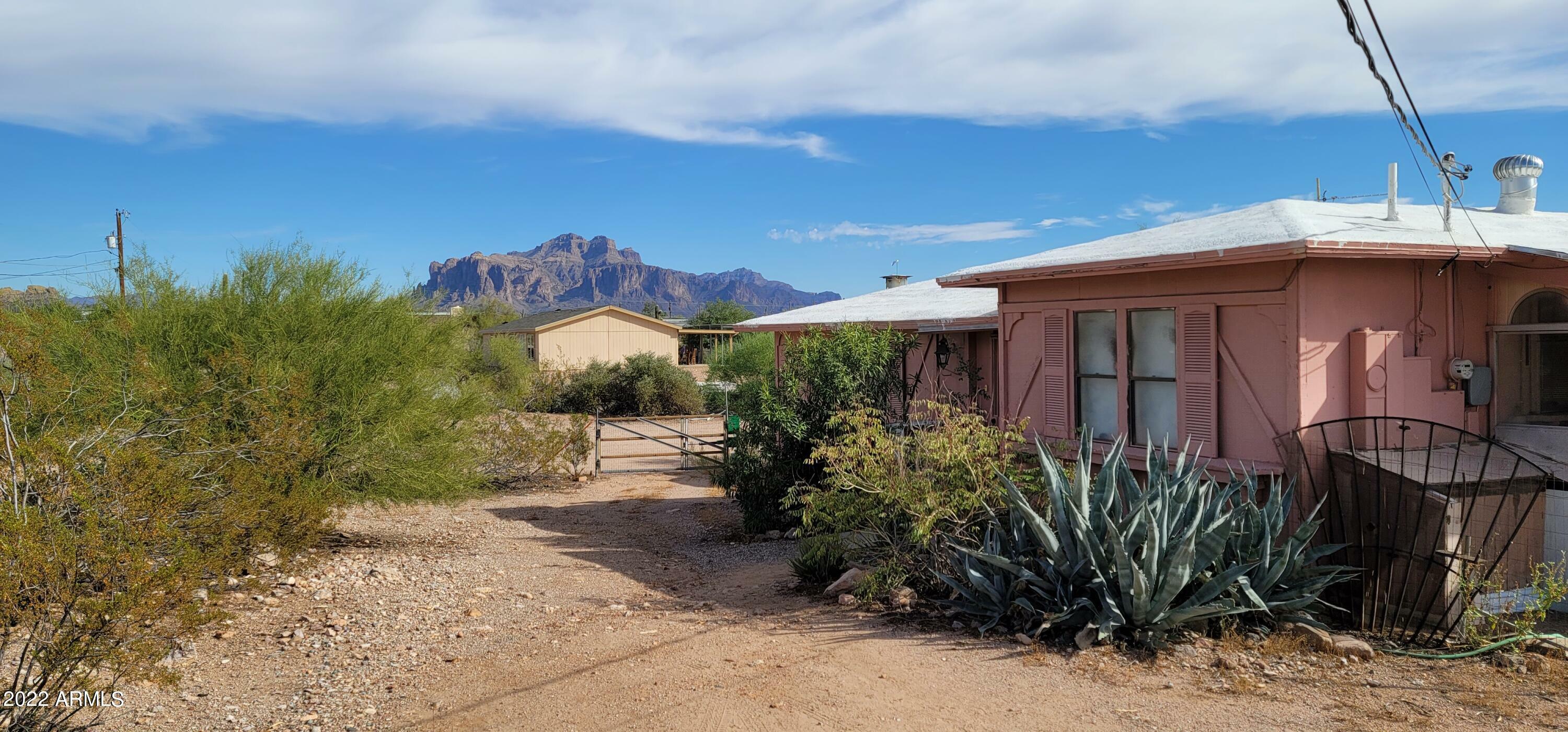 Property Photo:  1025 W Frontier Street  AZ 85120 