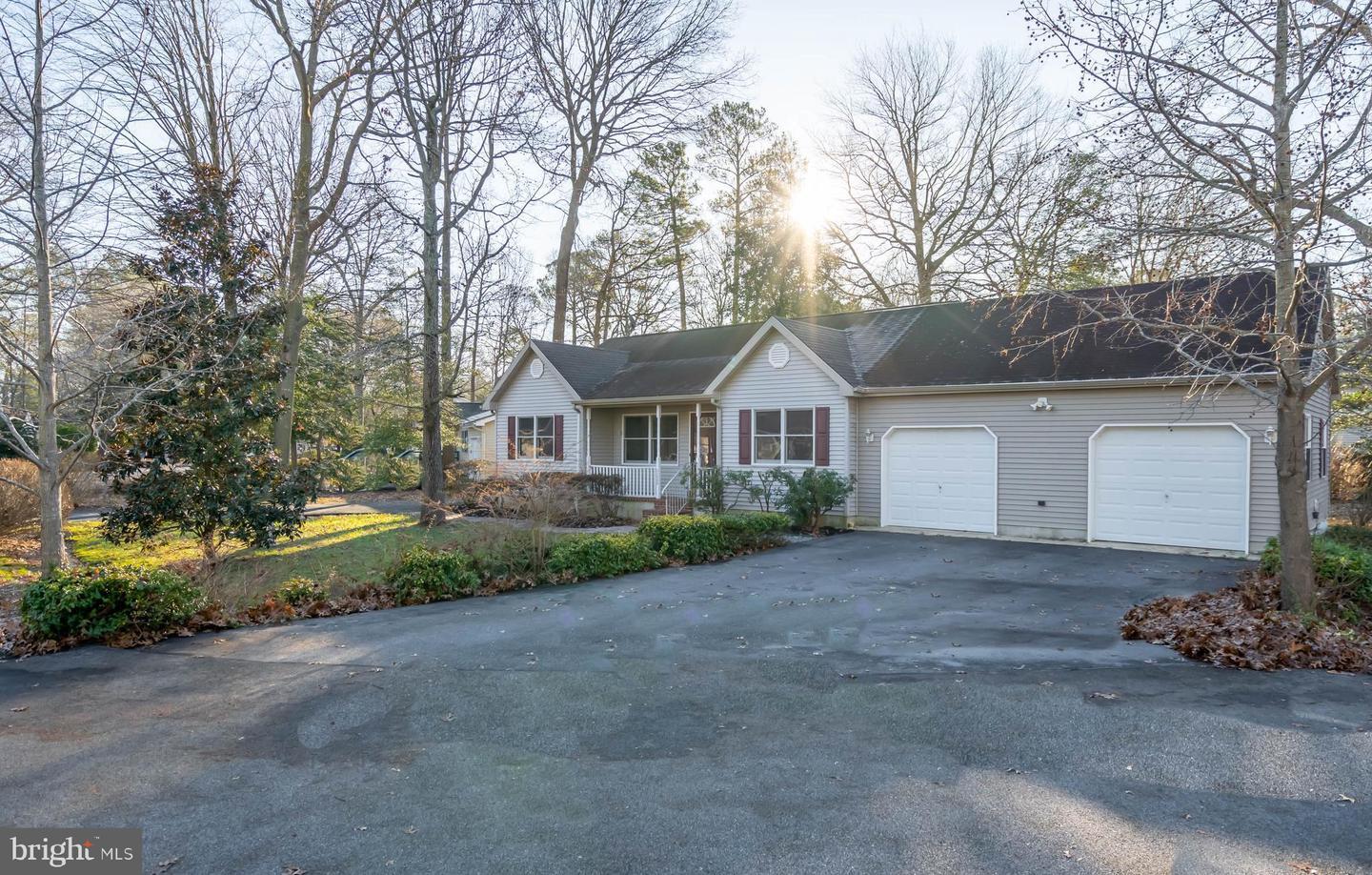 Property Photo: 32000 Longbow Court DE 19966