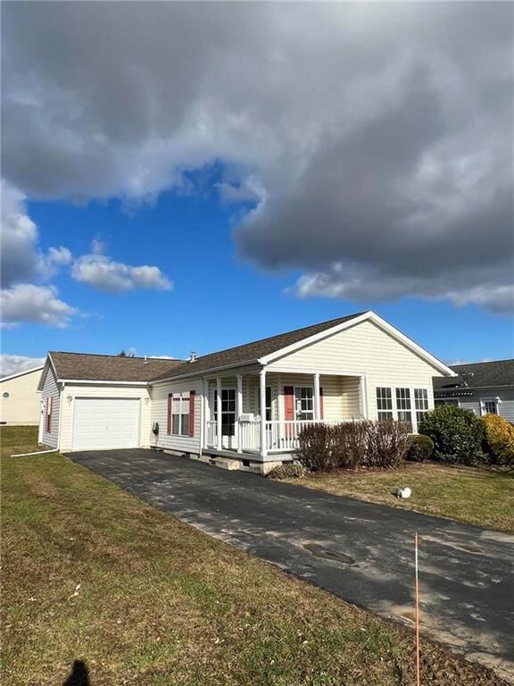 Property Photo:  657 Winterthur Way  PA 18040 