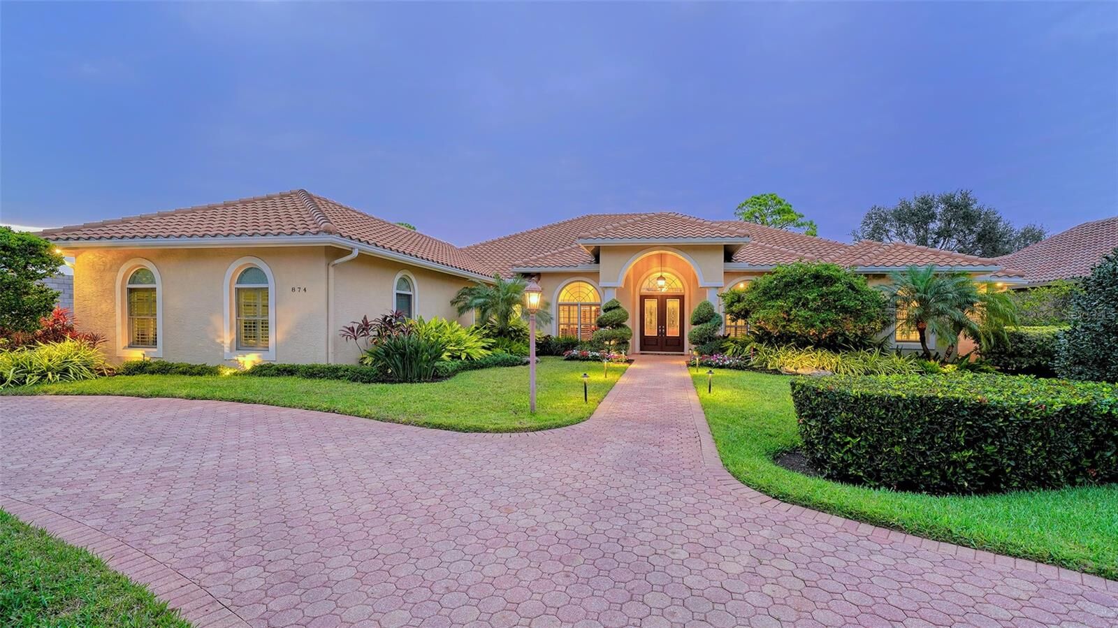 Property Photo:  874 Macewen Drive  FL 34229 
