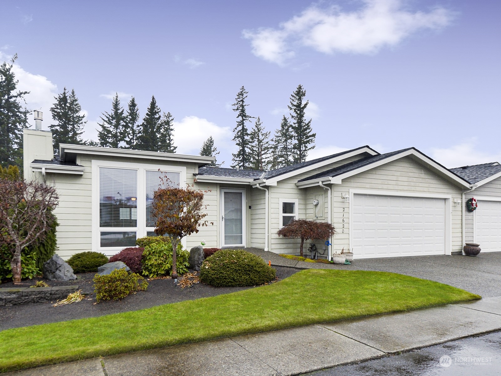 Property Photo: 21620 SE 272nd Lane WA 98038