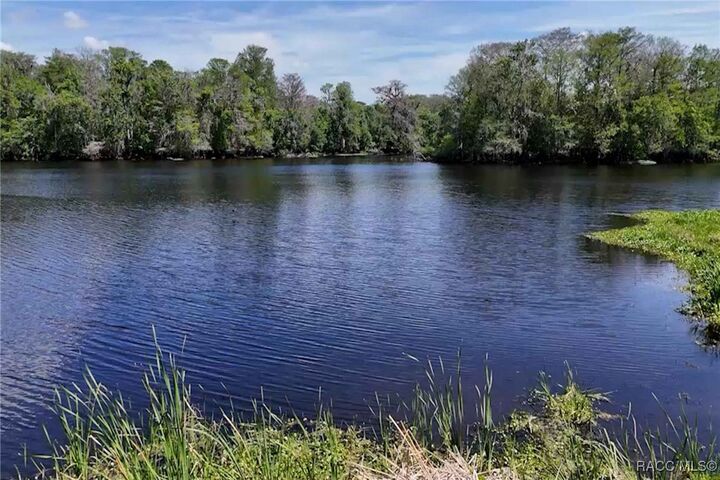 Property Photo: 13510 E Shawnee Trail FL 34450