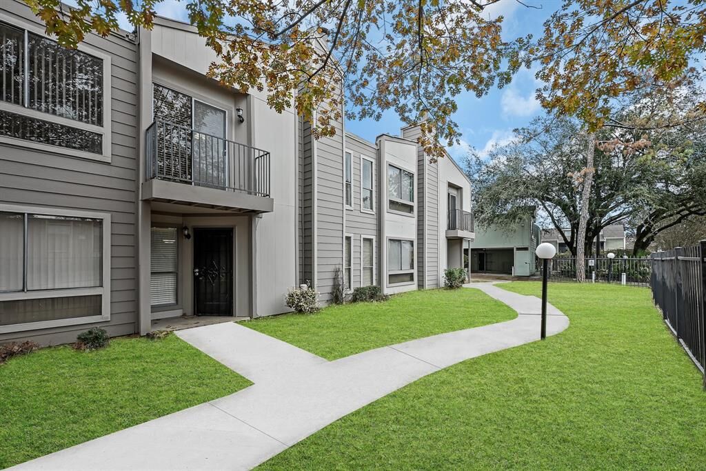 Property Photo: 17202 Imperial Valley Drive 37 TX 77060
