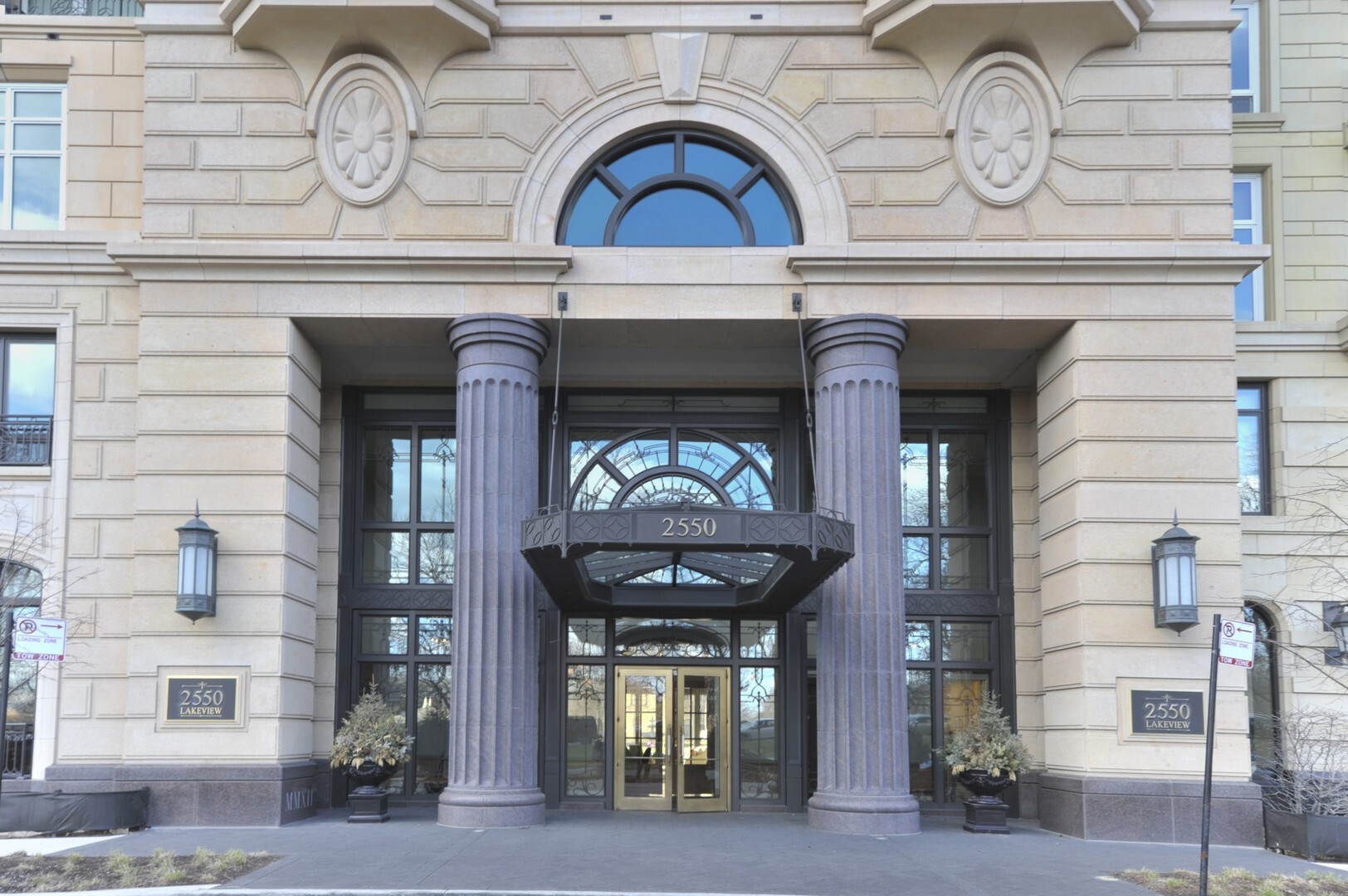 Property Photo: 2550 N Lakeview Avenue N1105-6 IL 60614