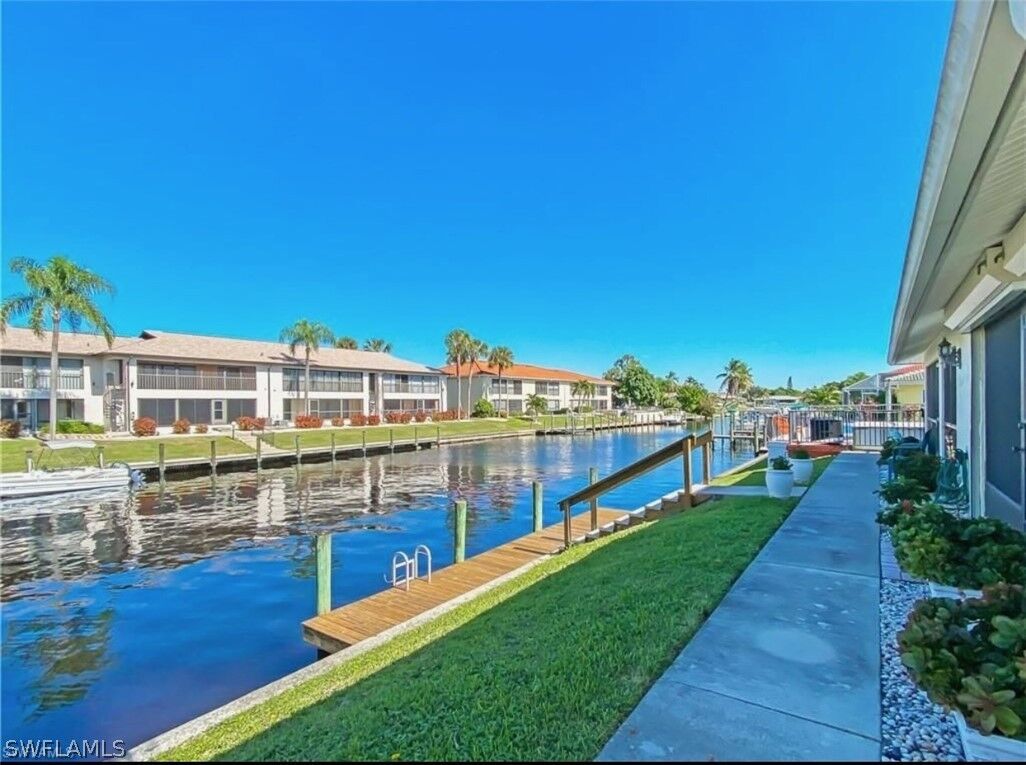 Property Photo:  1011 SE 40th Street 1  FL 33904