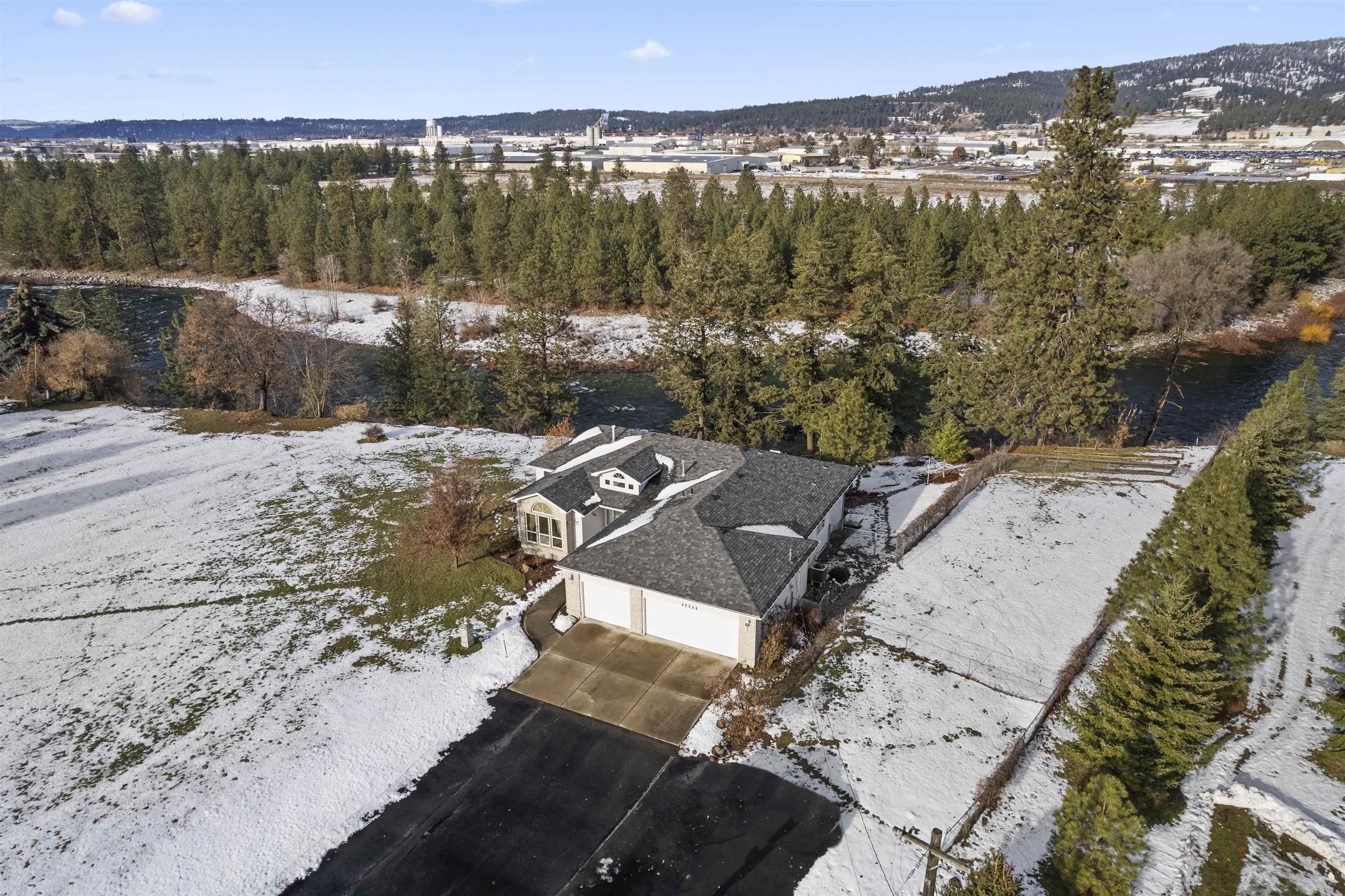 Property Photo: 17711 E Montgomery Ave WA 99016
