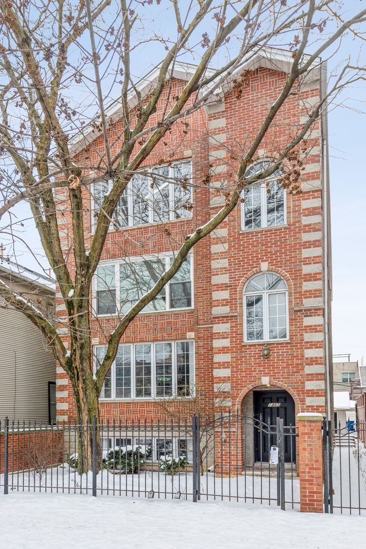 Property Photo: 1465 W Thomas Street IL 60642