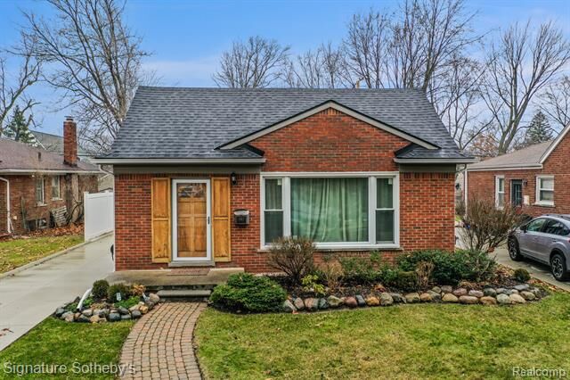 Property Photo: 1863 E Lincoln Street MI 48009