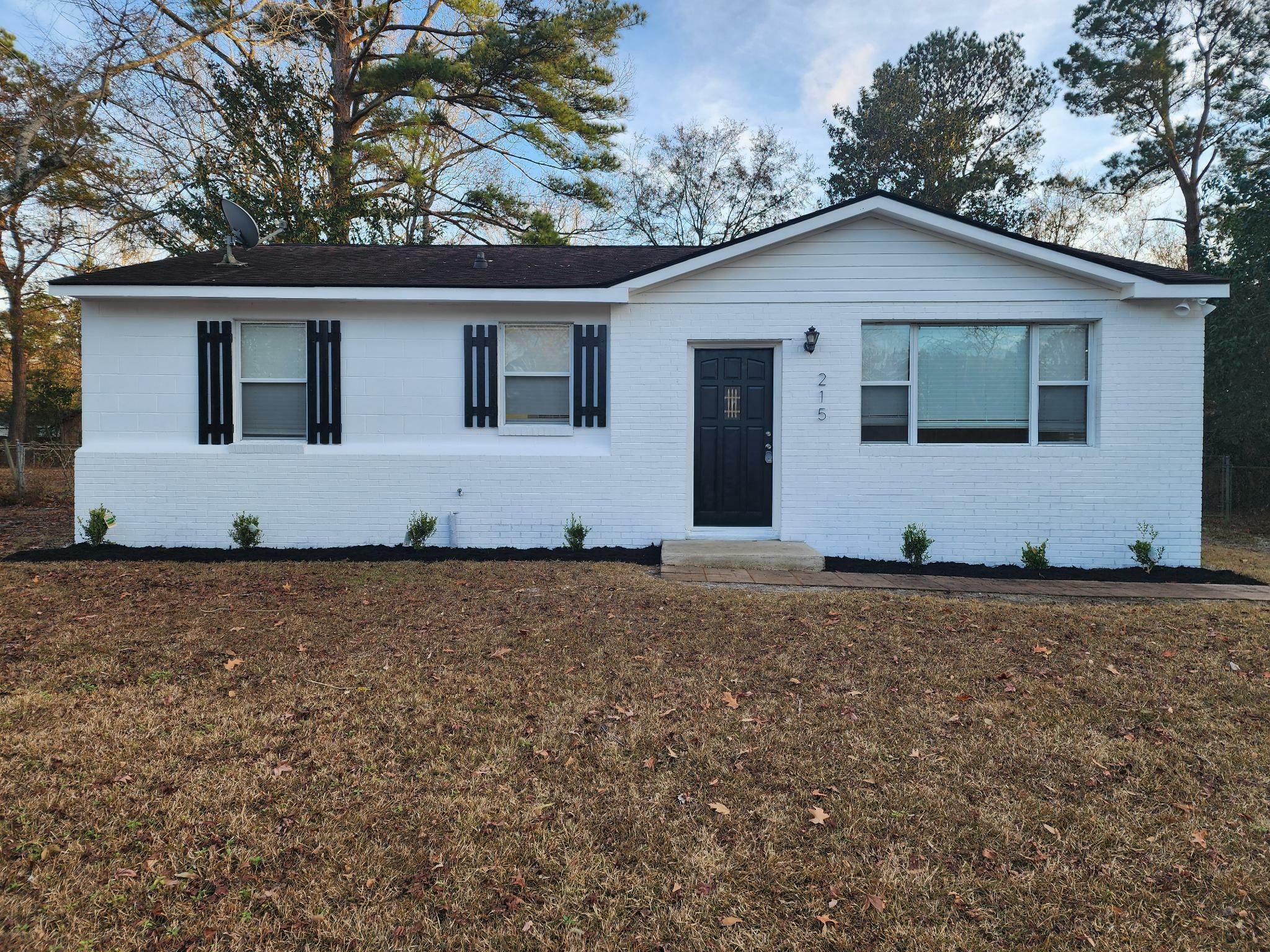 Property Photo:  215 Laurel Avenue  SC 29445 