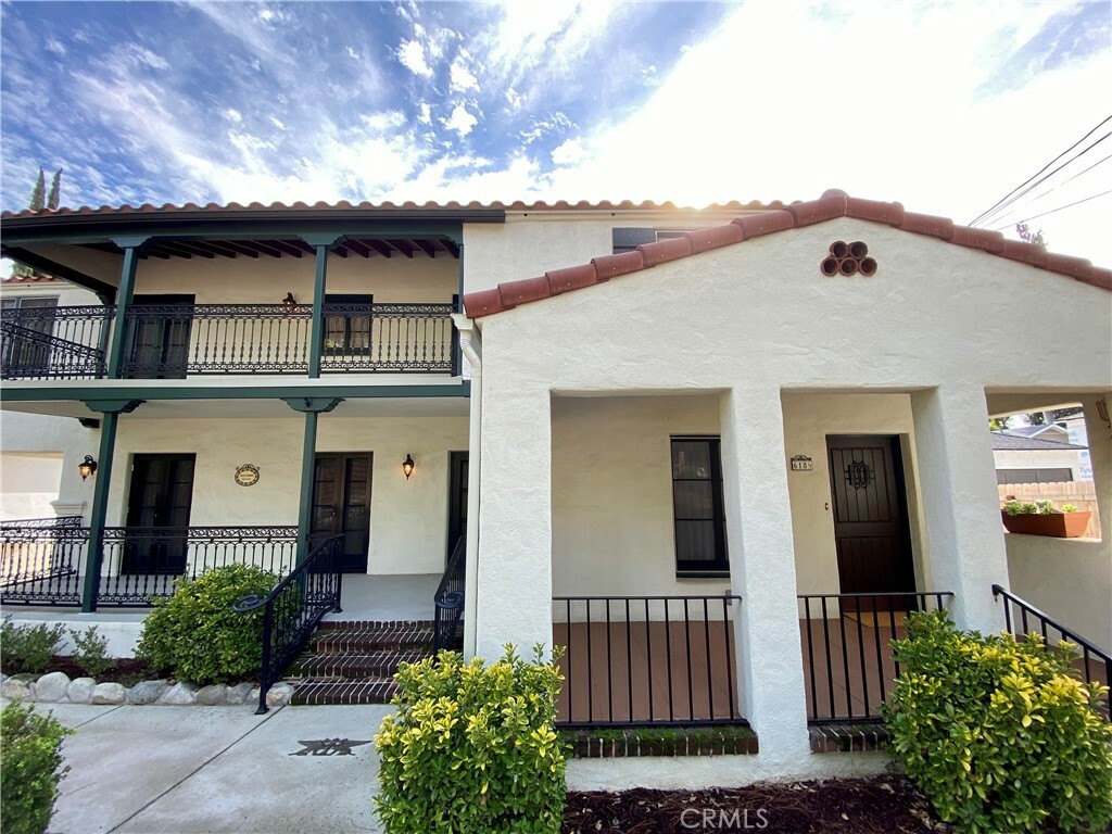 Property Photo: 618 W Highland Avenue 1/2 CA 91024