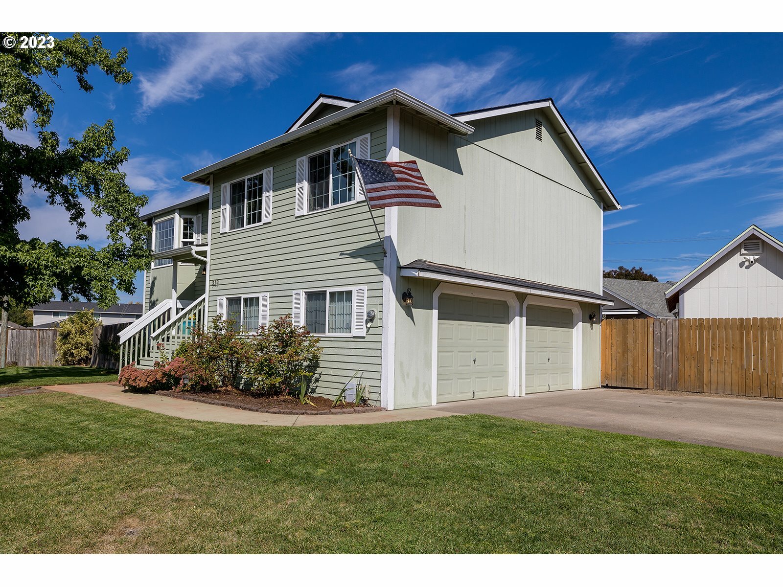 Property Photo: 531 S 41st Pl OR 97478