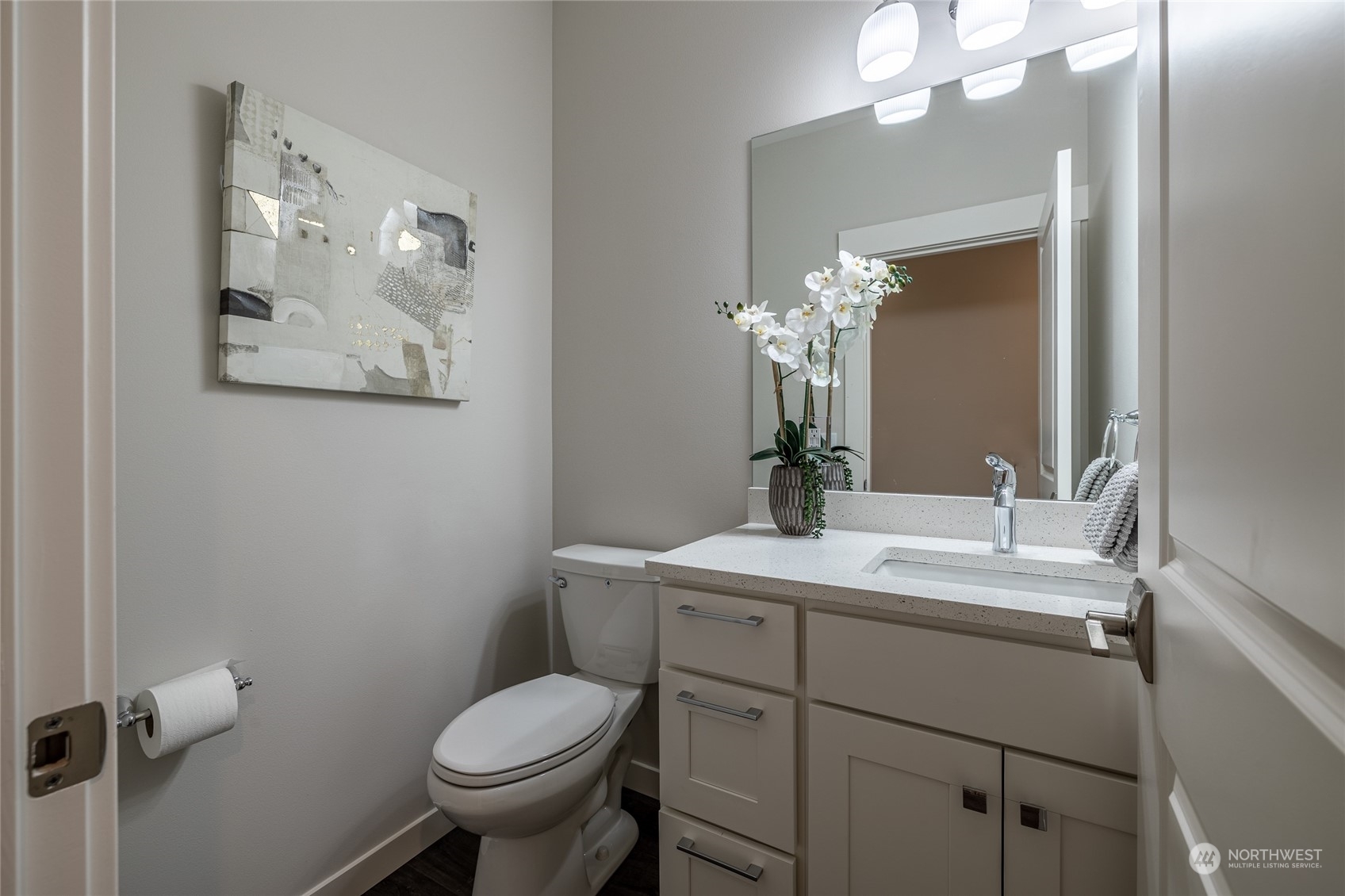 Property Photo:  910 Poplar Avenue B-3  WA 98801 