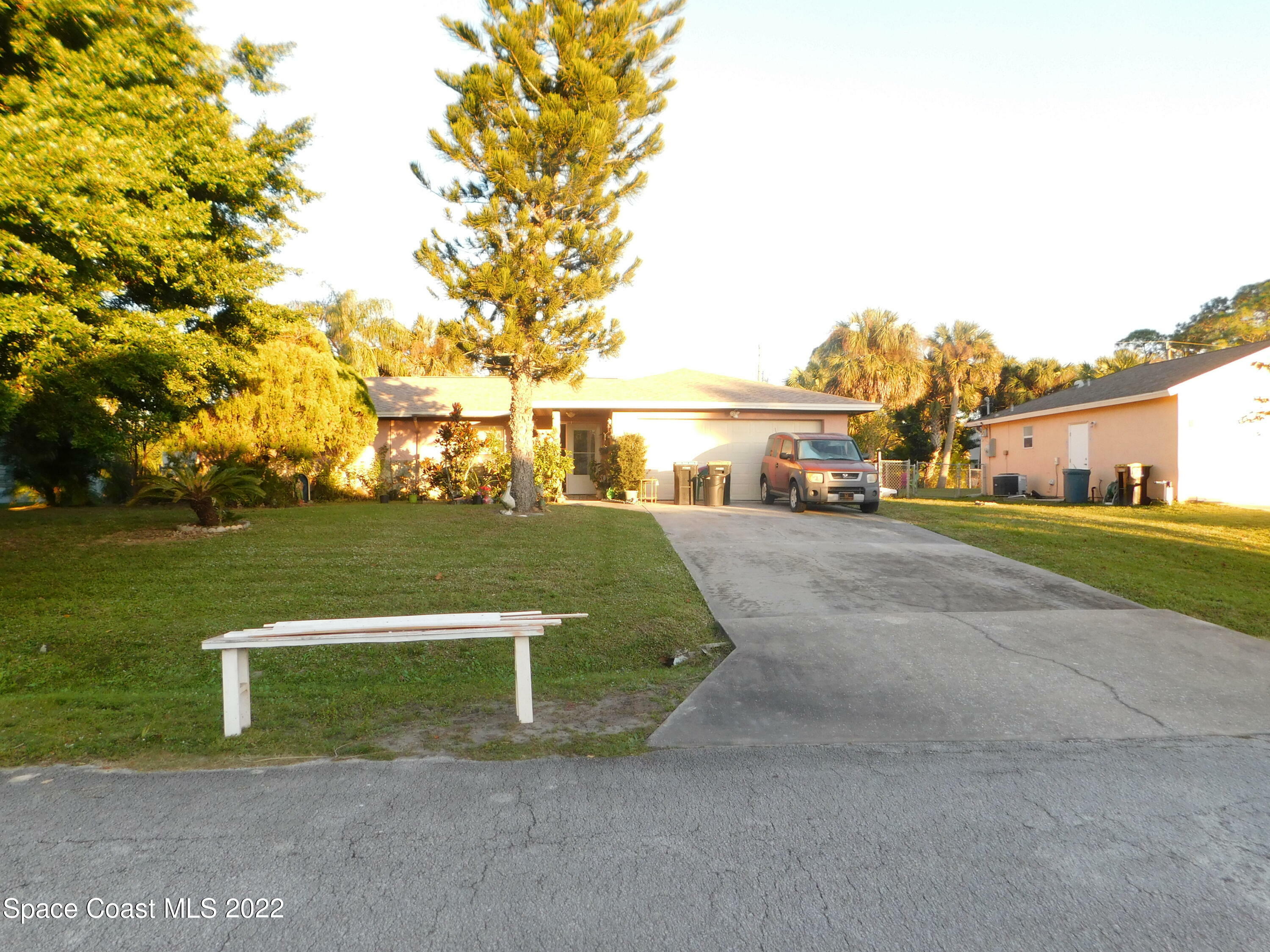 Property Photo:  565 Bernardo Avenue NE  FL 32907 