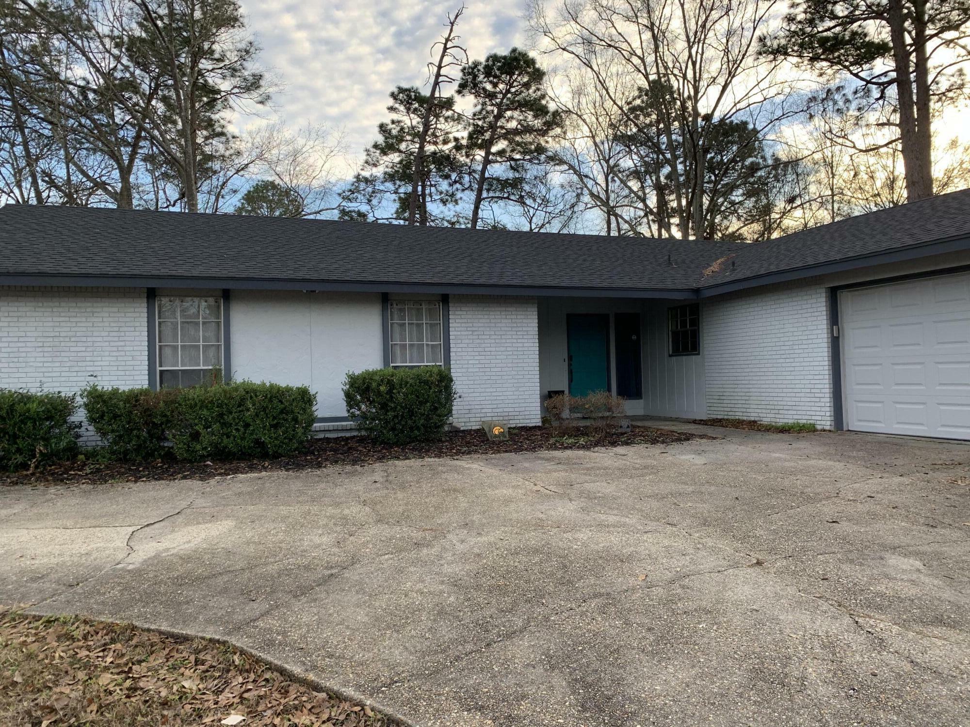 Property Photo: 3410 Tiltree Rd. MS 39402