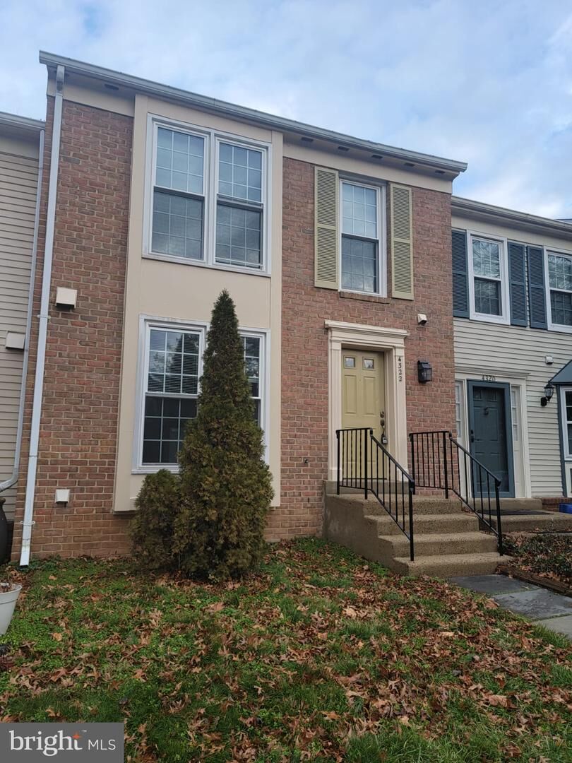 Property Photo: 4322 Gingham Court VA 22310