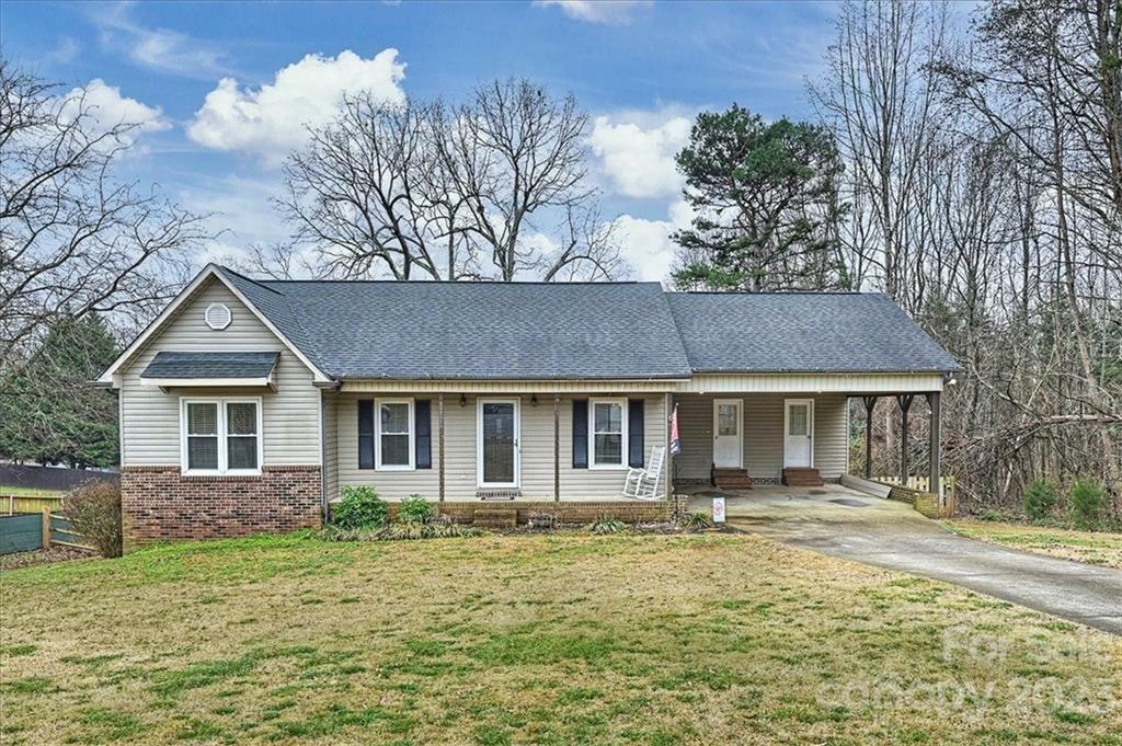 Property Photo:  111 Horsestable Court  NC 28115 