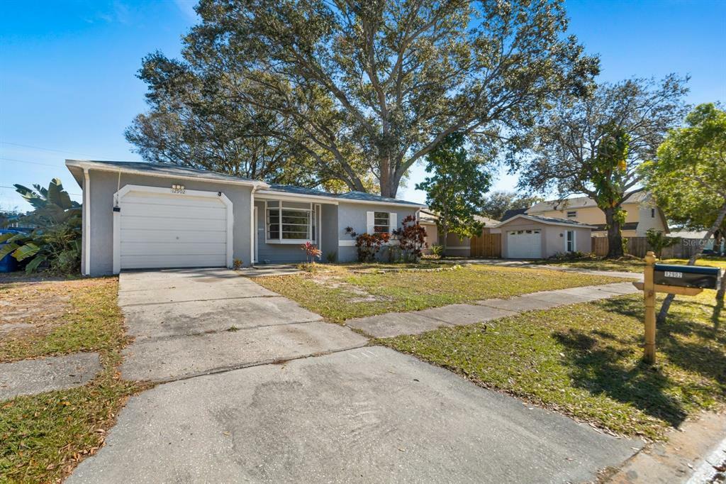 Property Photo: 12902 128th Lane FL 33774