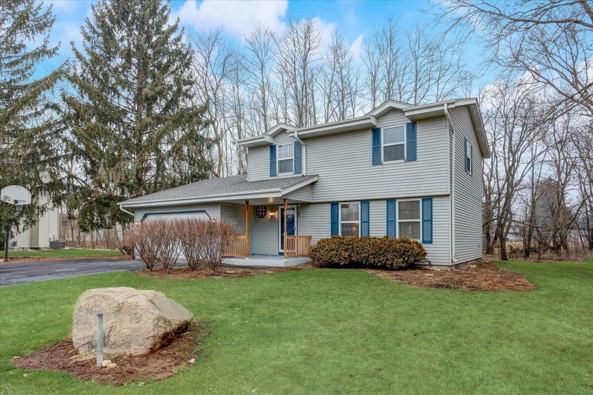 Property Photo:  510 Fox Knoll Ct  WI 53185 