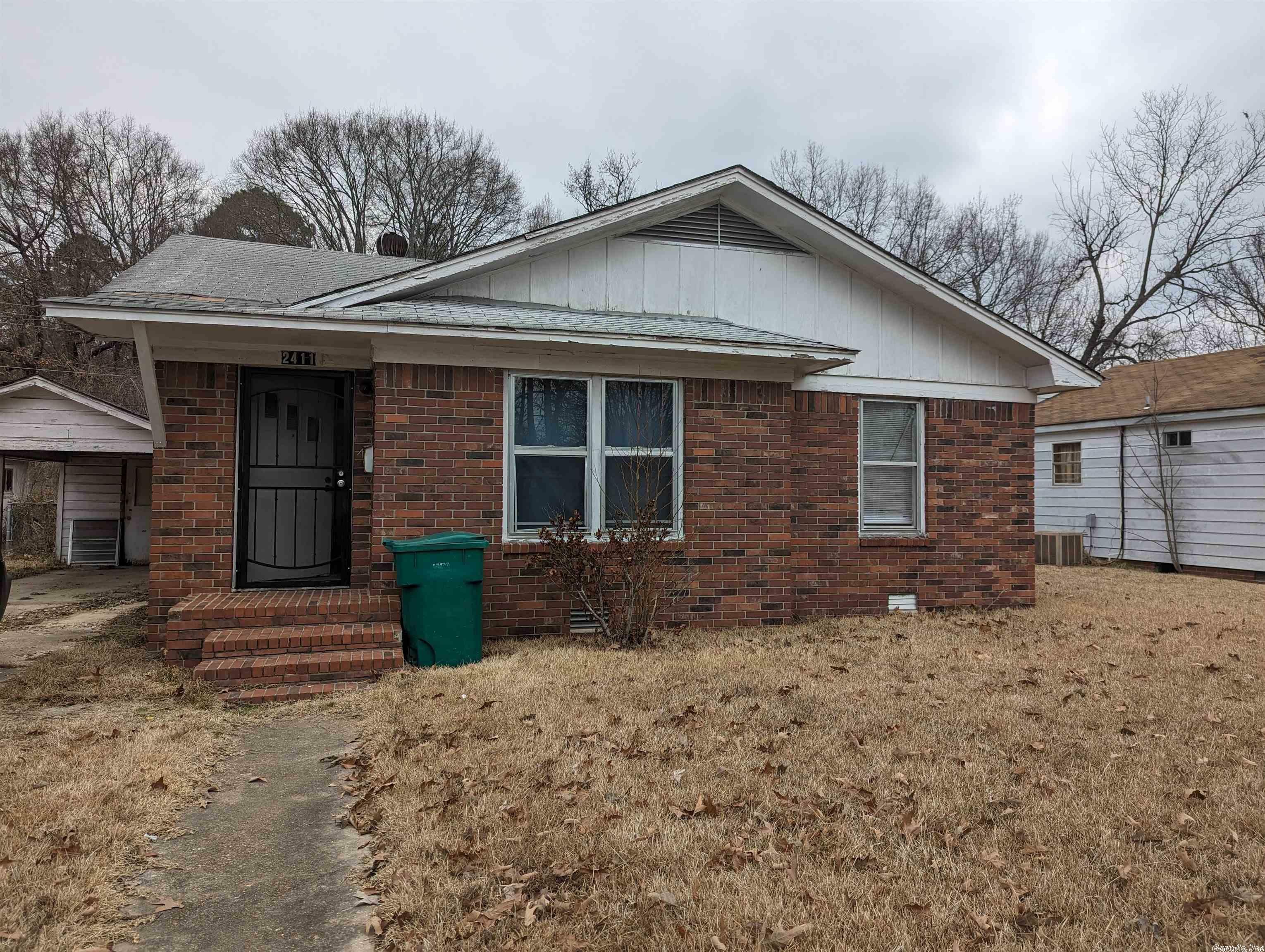 Property Photo:  2411 W 24th Avenue  AR 71603 