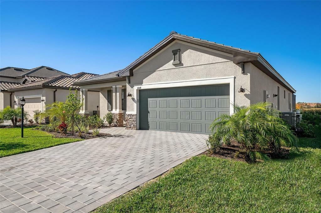 Property Photo: 5304 Coral Reef Way FL 34211