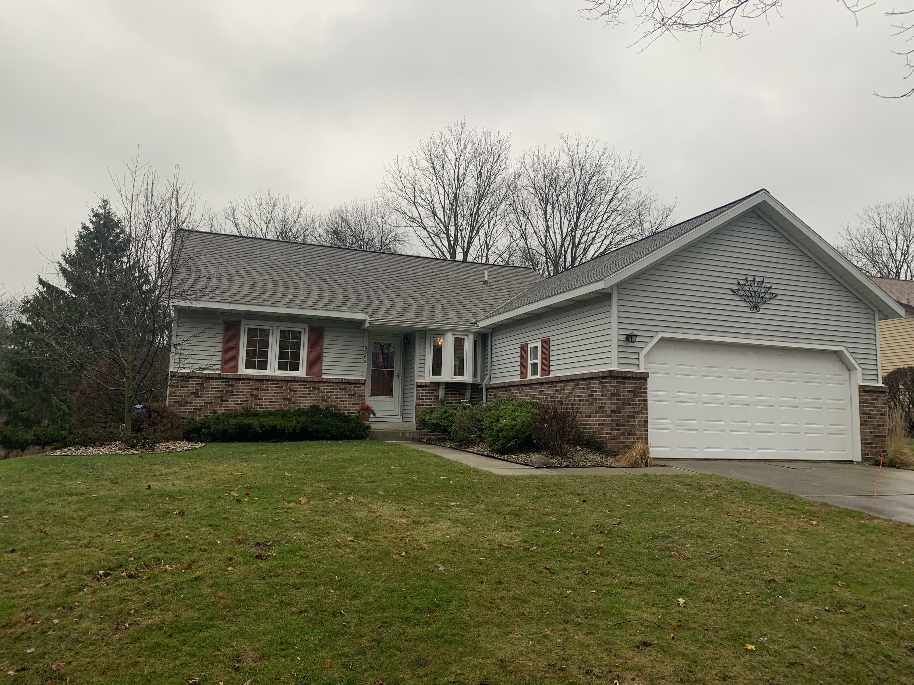 Property Photo:  2362 Meadowglen Drive NE  MI 49505 