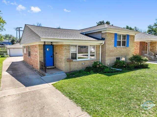 Property Photo:  435 Holly Court  IL 60181 