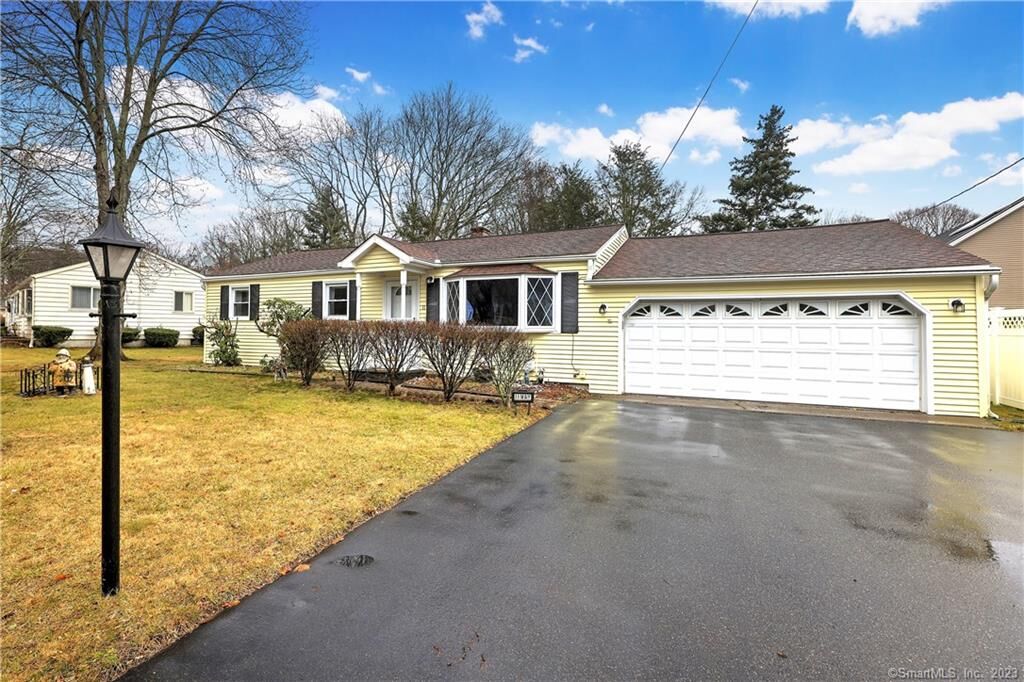 Property Photo:  11 Ray Bob Road  CT 06461 