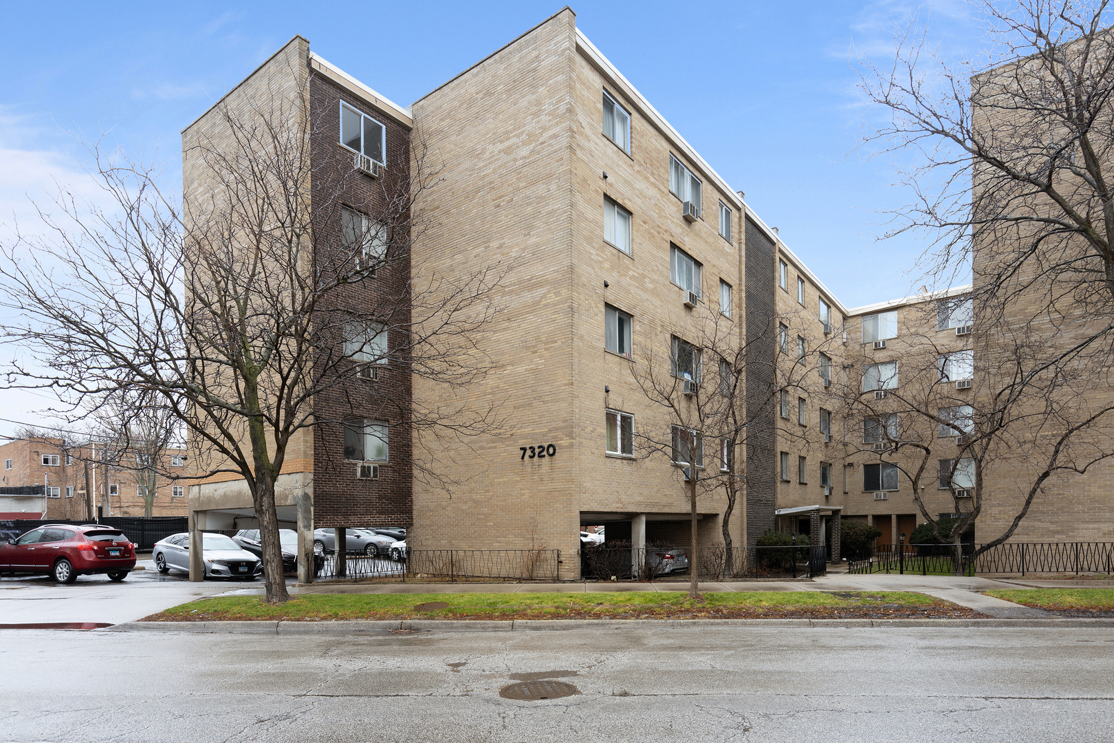 Property Photo:  7320 N Rogers Avenue 515  IL 60626 