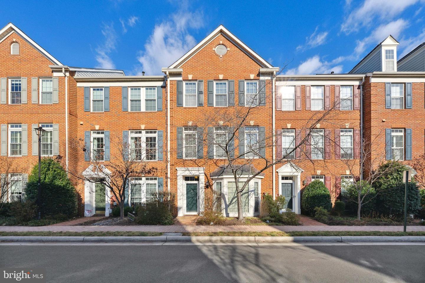 Property Photo:  709 Norfolk Lane  VA 22314 