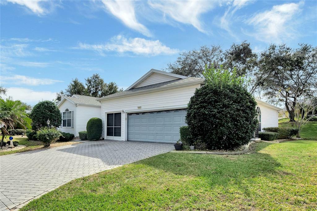 Property Photo:  4853 Sawgrass Lake Circle  FL 34748 