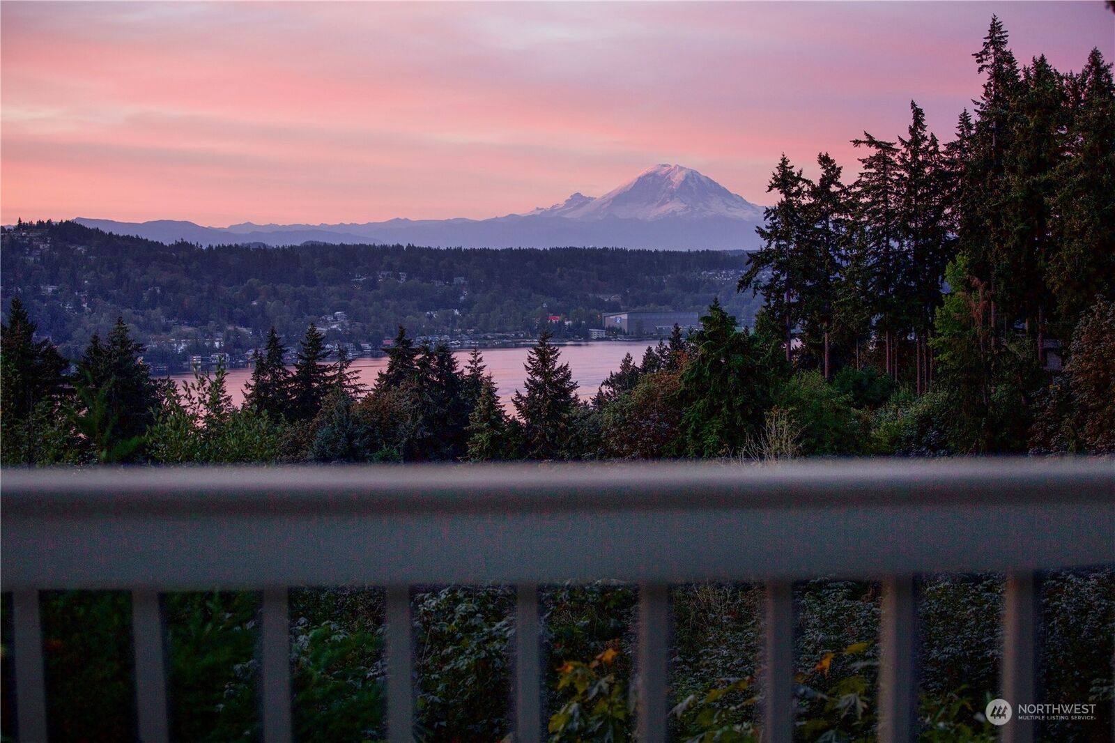 Property Photo:  4610 92nd Avenue SE  WA 98040 